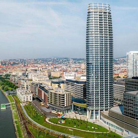 The First Skyscraper In Slovakia Apartamento Bratislava Exterior foto